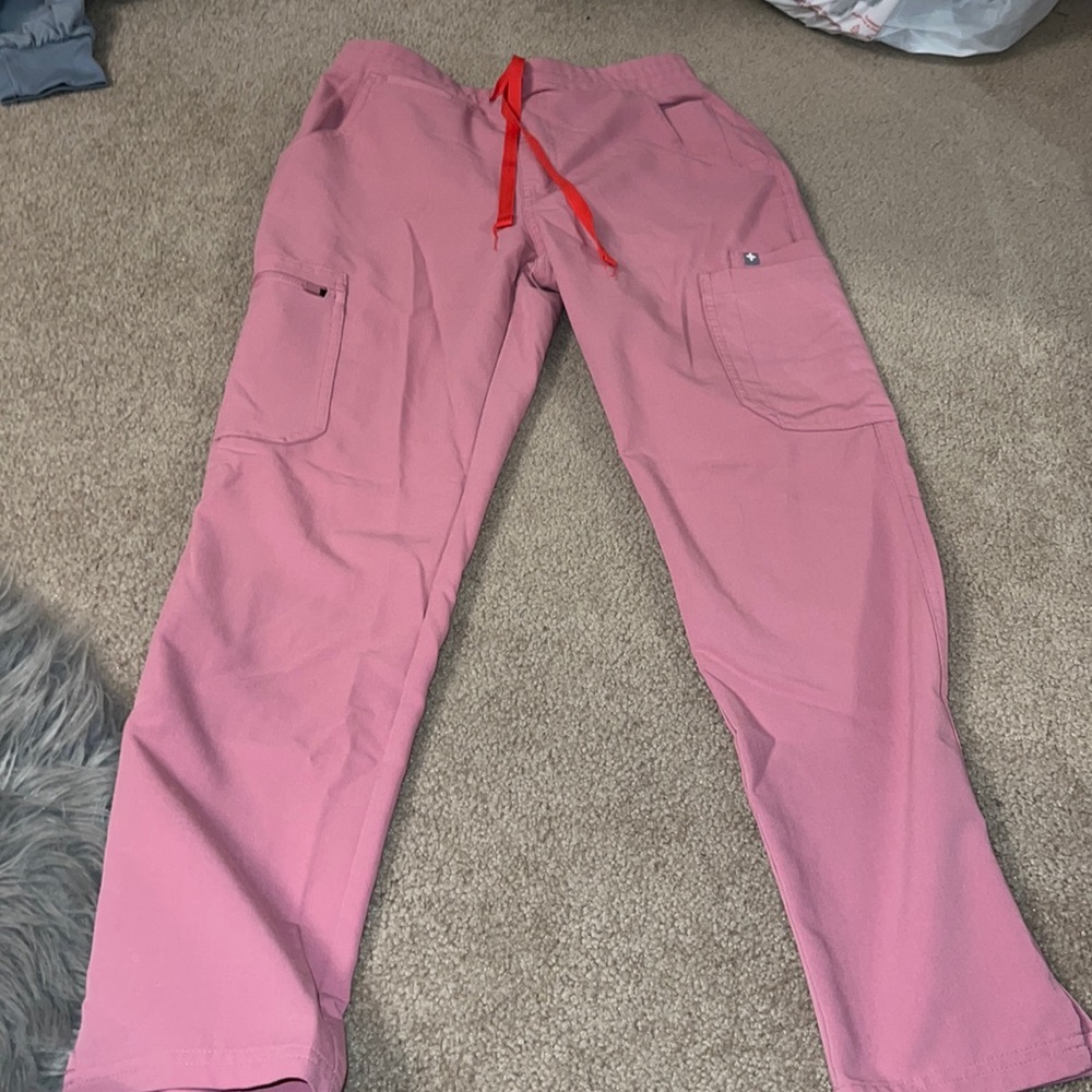 FIGS- chalk pink XS